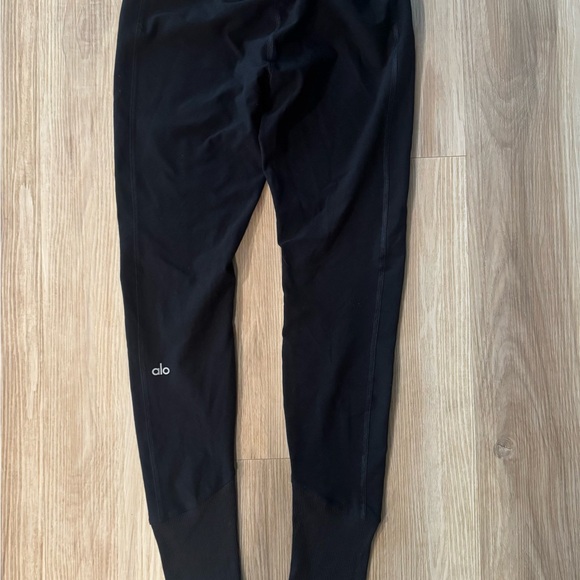 ALO Yoga Pants - ALO High-Waist Alosoft Lounge Legging. Size Medium. EUC!